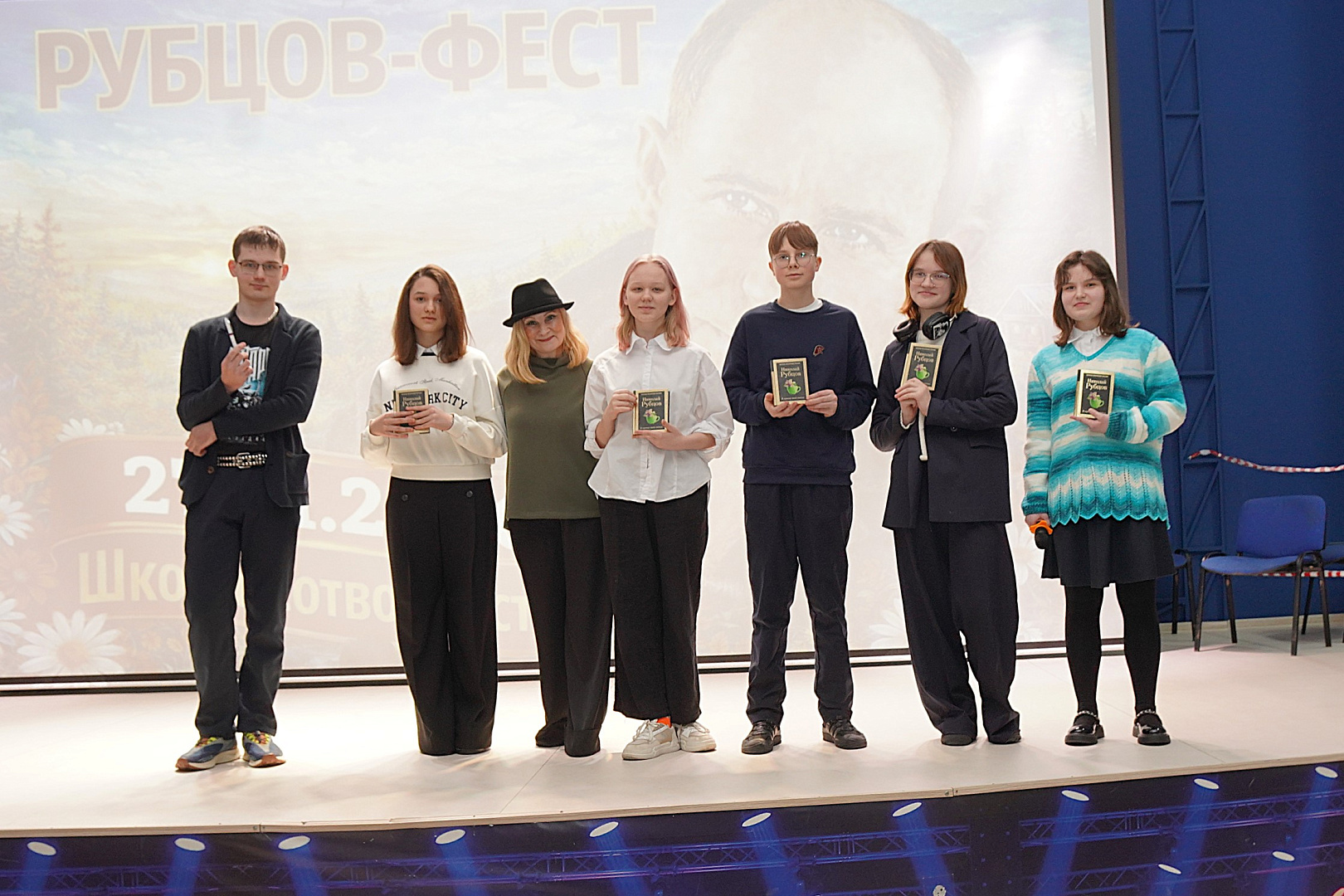 В Тюмени провели творческий фестиваль в честь 90-летия со дня рождения Николая Михайловича Рубцова